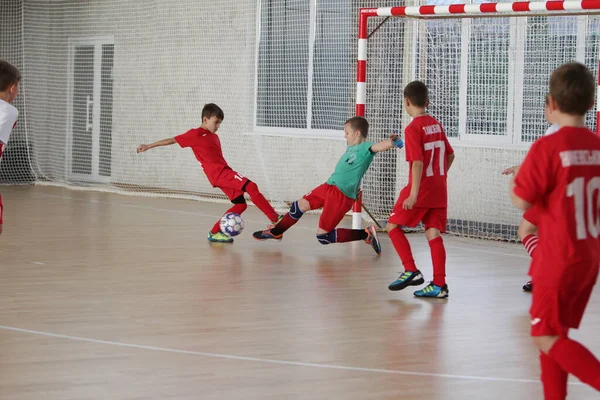 Odessa Ucrânia Dezembro 2019 Meninos Crianças Jogam Mini Futebol Sala — Fotografia de Stock