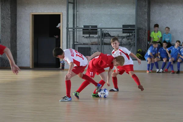 Odessa Ukraina December 2019 Små Pojkar Barn Spelar Minifotboll Sporthall — Stockfoto