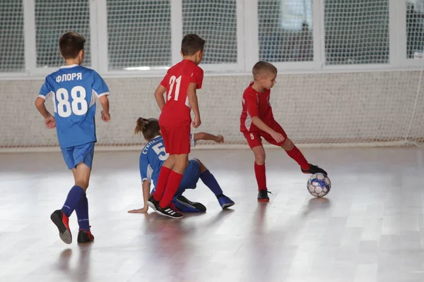 Odessa Ucrânia Dezembro 2019 Meninos Crianças Jogam Mini Futebol Sala — Fotografia de Stock