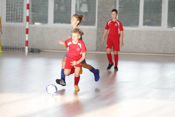 Odessa Ucrânia Dezembro 2019 Meninos Crianças Jogam Mini Futebol Sala — Fotografia de Stock