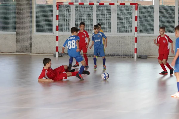 Odessa Oekraïne December 2019 Kleine Jongens Kinderen Spelen Mini Voetbal — Stockfoto