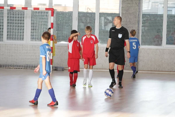 Odessa Ucrânia Dezembro 2019 Meninos Crianças Jogam Mini Futebol Sala — Fotografia de Stock