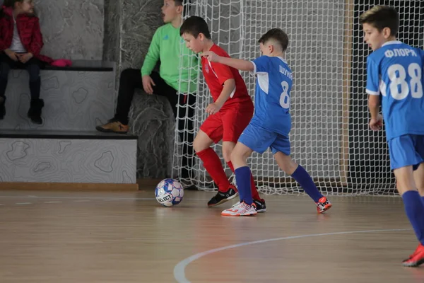 Odessa Ukraina December 2019 Små Pojkar Barn Spelar Minifotboll Sporthall — Stockfoto