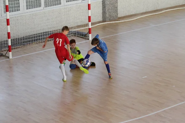 Odessa Ucrânia Dezembro 2019 Meninos Crianças Jogam Mini Futebol Sala — Fotografia de Stock