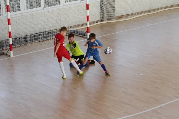 Odessa Oekraïne December 2019 Kleine Jongens Kinderen Spelen Mini Voetbal — Stockfoto