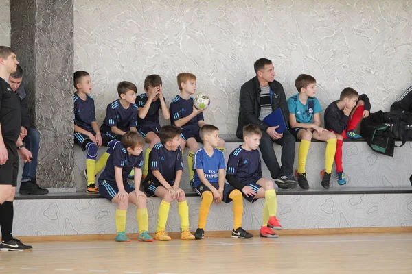 Odessa Ukraina December 2019 Små Pojkar Barn Spelar Minifotboll Sporthall — Stockfoto