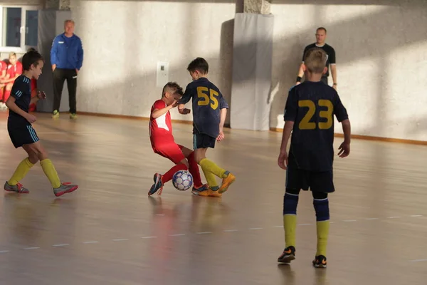 Odessa Ucrania Diciembre 2019 Niños Pequeños Niños Juegan Mini Fútbol —  Fotos de Stock