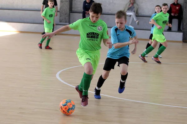 Odessa Ukraina Lutego 2020 Mali Chłopcy Dzieci Grają Mini Piłkę — Zdjęcie stockowe