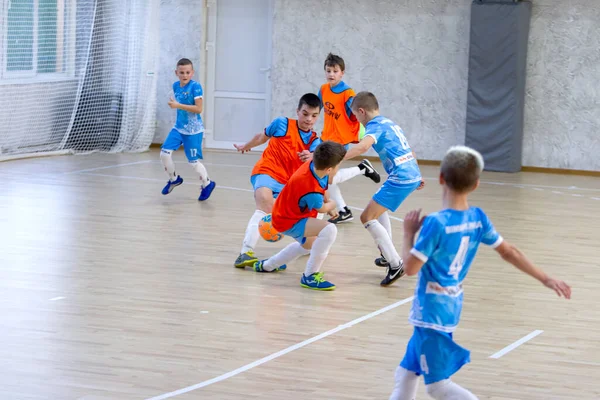 Odessa Oekraïne Febr 2020 Kleine Jongens Kinderen Spelen Mini Voetbal — Stockfoto