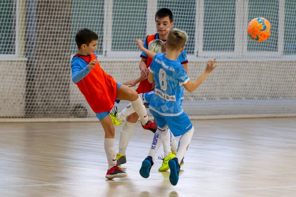 Odessa Ucrania Febrero 2020 Niños Pequeños Niños Juegan Mini Fútbol —  Fotos de Stock