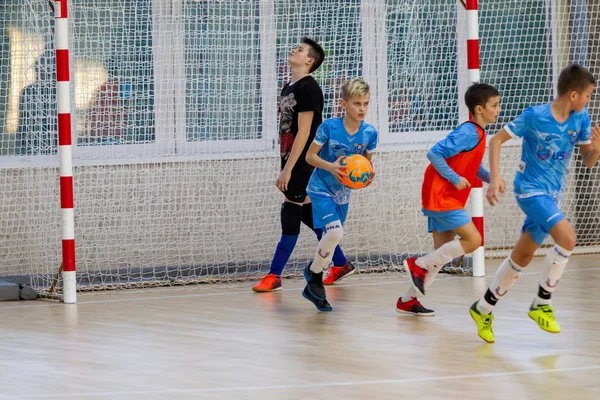 Odessa Ucrania Febrero 2020 Niños Pequeños Niños Juegan Mini Fútbol —  Fotos de Stock