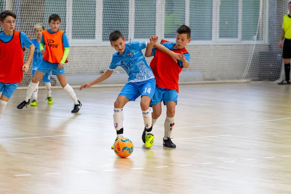 Odessa Ucrania Febrero 2020 Niños Pequeños Niños Juegan Mini Fútbol —  Fotos de Stock