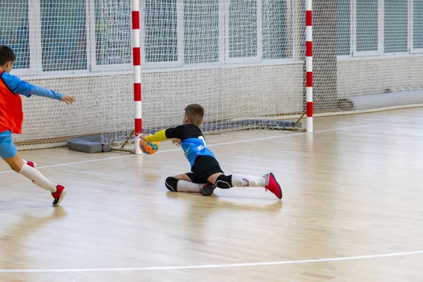 Odessa Ukraine Februar 2020 Kleine Jungen Kinder Spielen Mini Fußball — Stockfoto