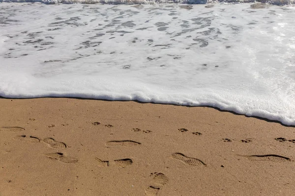 Delikatna Fala Morska Toczy Się Piasek Plaży Fale Przylądka Wybrzeżu — Zdjęcie stockowe