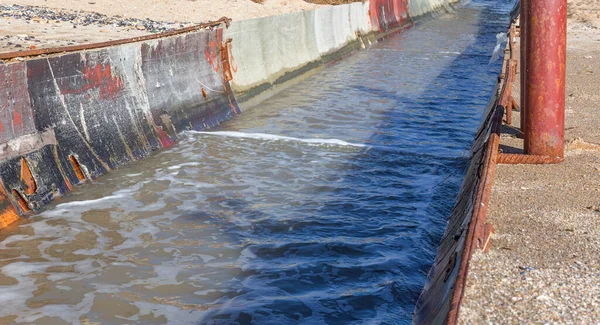 Pollution Environnement Sur Plage Les Eaux Usées Drainage Polluent Environnement — Photo