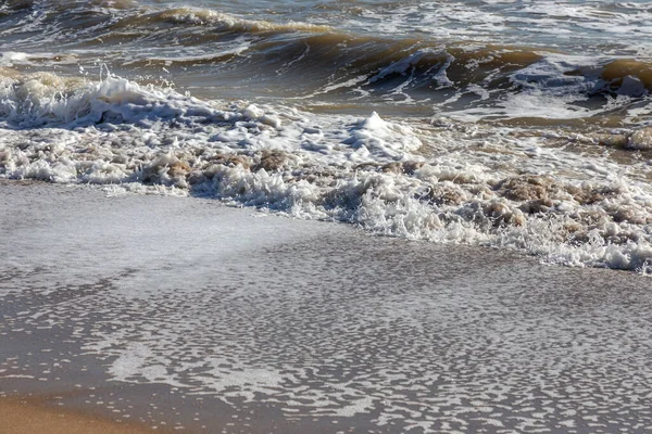 Delikatna Fala Morska Toczy Się Piasek Plaży Fale Przylądka Wybrzeżu — Zdjęcie stockowe