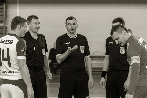 Odessa ウクライナ Cirka 2020 家庭用サッカー 地元チームのサッカー選手はフットサルミニトーナメントを行う 屋内ホールでのスポーツサッカー試合の急性時制 — ストック写真