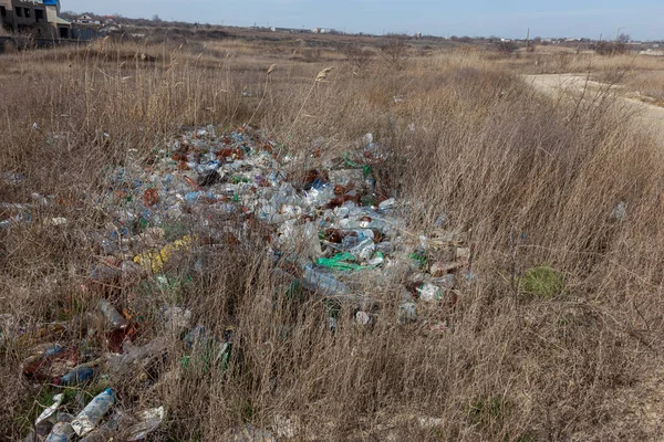 Basura Bosque Gente Tiró Ilegalmente Basura Bosque Concepto Hombre Naturaleza — Foto de Stock