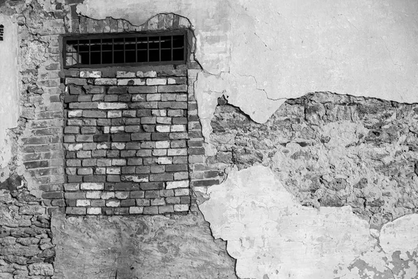 空荡荡的老砖墙结构 彩绘的压力墙表面 粗壮的宽砖墙 Grunge红石墙背景 被损坏的石膏的破旧建筑立面摘要网页横幅 复制空间 — 图库照片