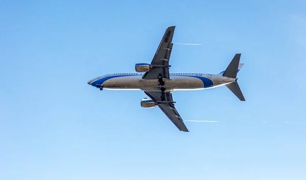 Odessa Ukraine Cirka 2019 Passagierflugzeug Der Luft Mit Abgesenktem Fahrwerk — Stockfoto