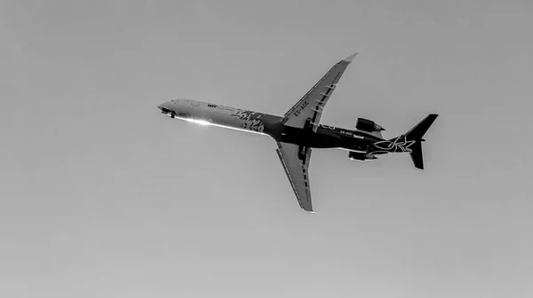 Odessa Ucrânia Cirka 2019 Avião Passageiros Com Engrenagens Pouso Abaixadas — Fotografia de Stock