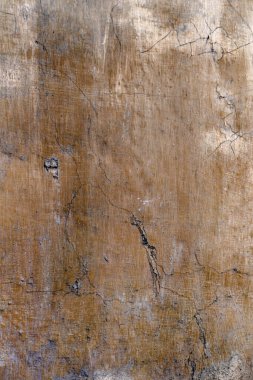 Kirli, beyaz, siyah çizilmiş, yatay arka planı olan koyu alçı duvar. Peel Grey Stucco desenli eski tuğla duvar. Retro Vintage Duvar Kağıdı. Çürümüş Çatlamış Sert Soyut Sancak Yüzeyi