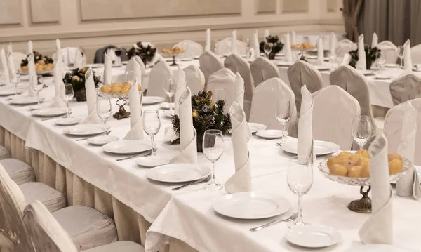 Fondo Ajuste Mesa Festiva Sirviendo Una Gran Mesa Restaurante Festivo — Foto de Stock