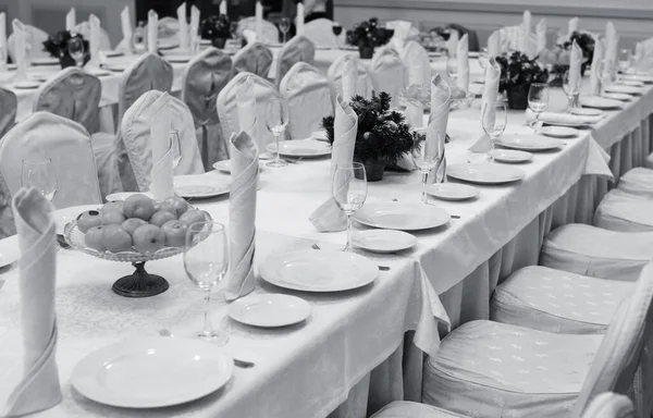 Festliche Tischdekoration Servieren Eines Großen Festlichen Restauranttisches Erwartung Der Gäste — Stockfoto