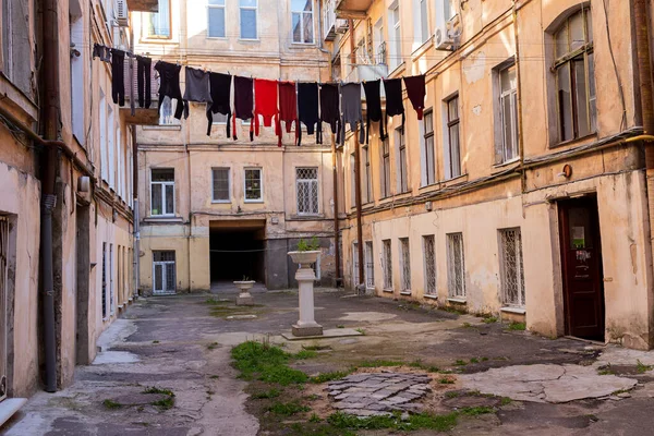 Cortile Della Città Vecchia Sono Stati Lavati Vestiti Puliti Biancheria — Foto Stock