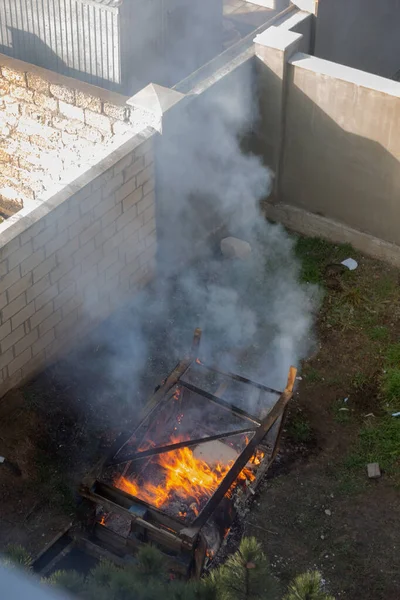 Fire Coils Burnt Building Pile Coals Site Burnt Shed Bright — Stock Photo, Image