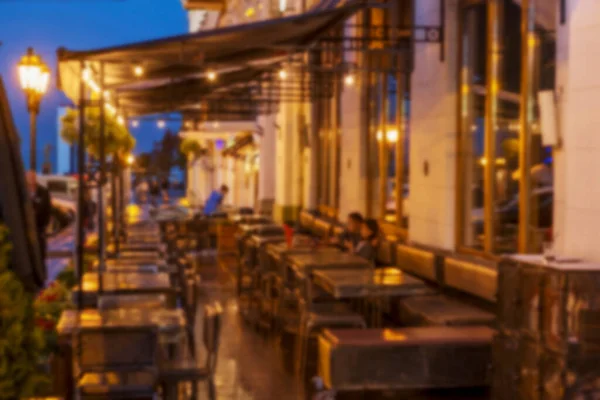 小さなレストランのインテリアは ぼやけた背景 温かみのあるダークカラーのブルーのボケカフェインテリア 創造的なファッションデザインの背景として レストラン 美しい背景を持つコーヒーショップ Blar Bokeh — ストック写真