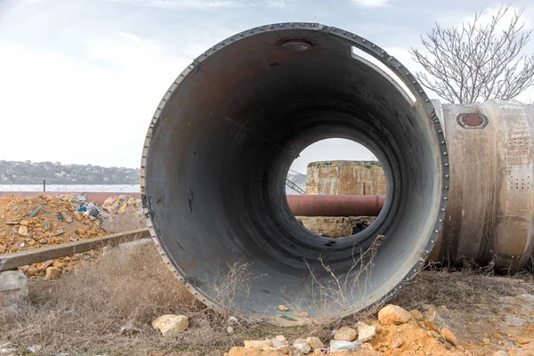 Tubo Paso Elevado Acero Inoxidable Metal Grande Para Entornos Agresivos — Foto de Stock