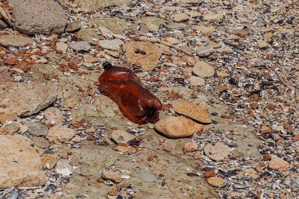 Пофарбоване Сміття Пляжі Великого Міста Порожній Використовував Брудні Пластикові Пляшки — стокове фото
