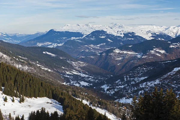 Blick in ein alpines Gebirgstal — Stockfoto