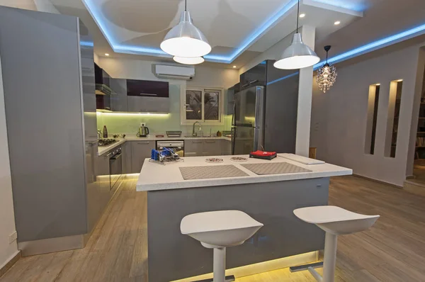 Dapur modern di apartemen mewah — Stok Foto