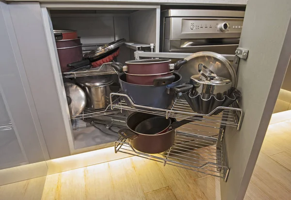 キッチン インテリア コーナー食器棚詳細 — ストック写真