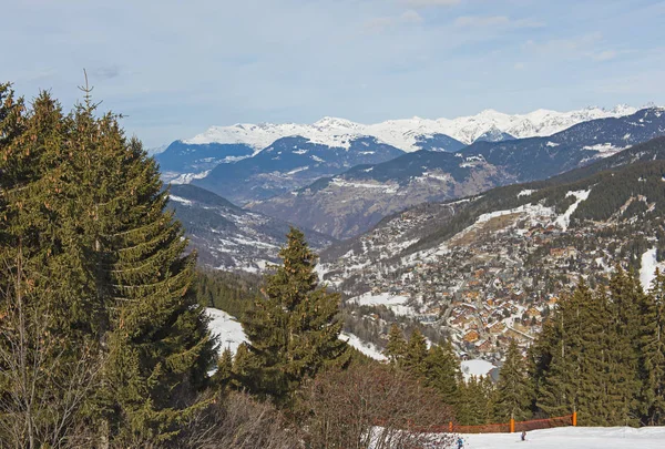 Panoramiczny widok na dolinę górskich — Zdjęcie stockowe