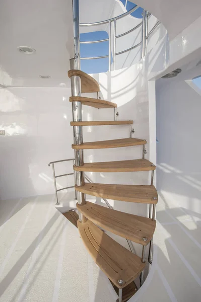 Wooden staircase on sundeck of luxury yacht — Stock Photo, Image