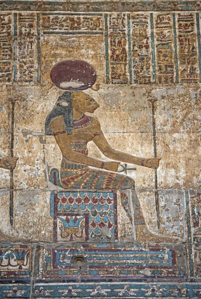 Hieroglyfické rytiny na zdi starověký egyptský chrám — Stock fotografie