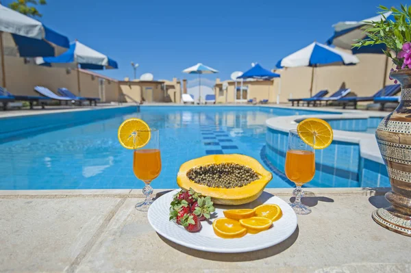 Piscina na luxuosa villa tropical de férias — Fotografia de Stock