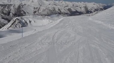 Kayakçı yokuş pist üzerinde