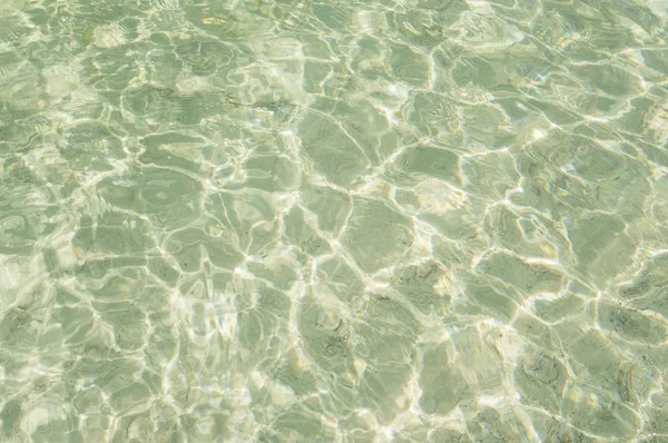 Abstracte effect van water in tropische lagune kabbelend — Stockfoto