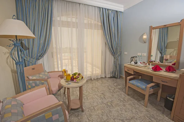 Bir lüks otel yatak odası iç tasarım — Stok fotoğraf