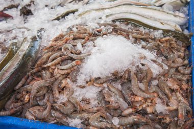 Karides geleneksel pazarı sergilenen topluluğu