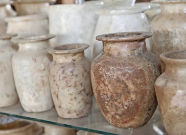 Satır bir Mısır Çarşısı, kaymaktaşı vazo