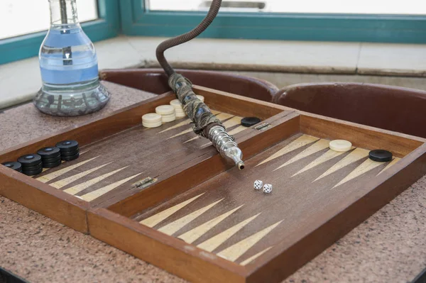 Tavla kurulu ve shisha boru Mısır Cafe