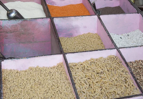 Pasta and lentils on display in egyptian street market — Stock Photo, Image