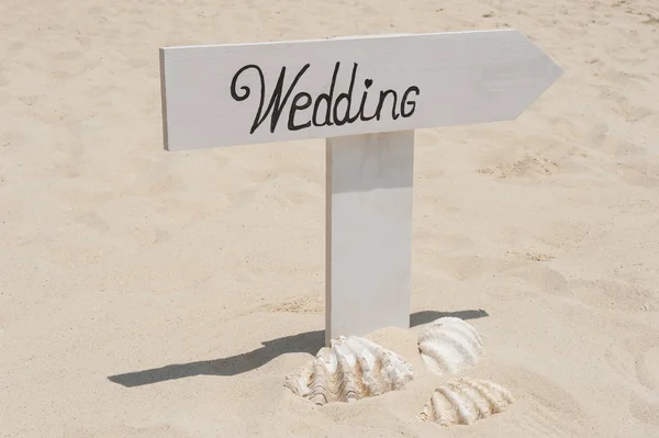 Wooden wedding sign on tropical sandy beach — Stock Photo, Image