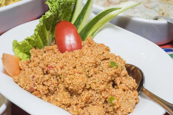 Selezione di insalate al couscous in un buffet di ristoranti — Foto Stock