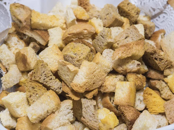 Seleção de comida crouton pão em um buffet de restaurante — Fotografia de Stock